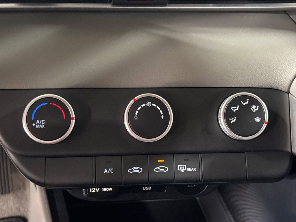 Certified 2024 Hyundai Elantra SE image 30