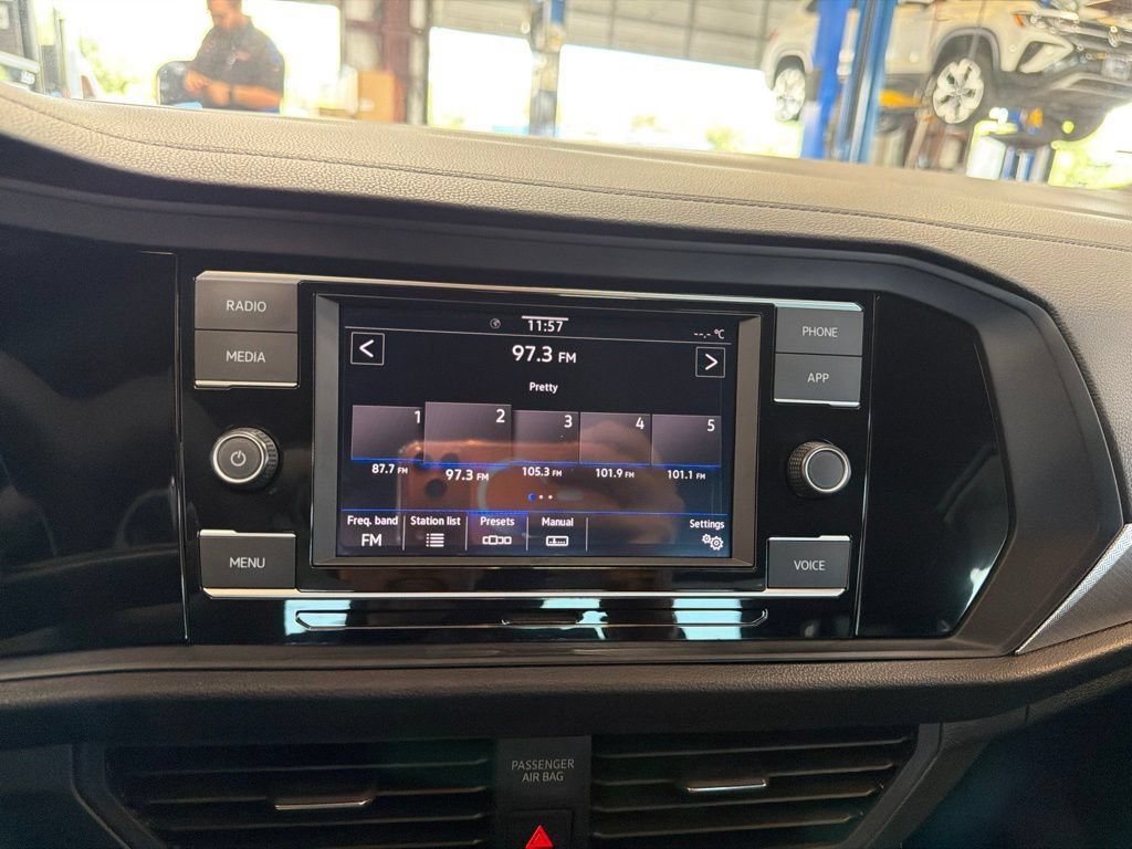Certified 2023 Volkswagen Jetta Sport FWD image 31