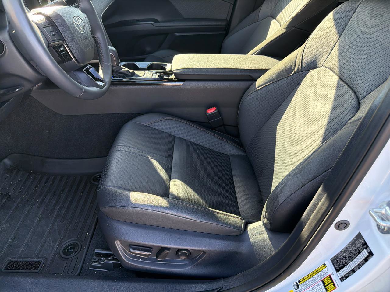Used 2025 Toyota Camry XLE w/ Premium Plus Package image 15