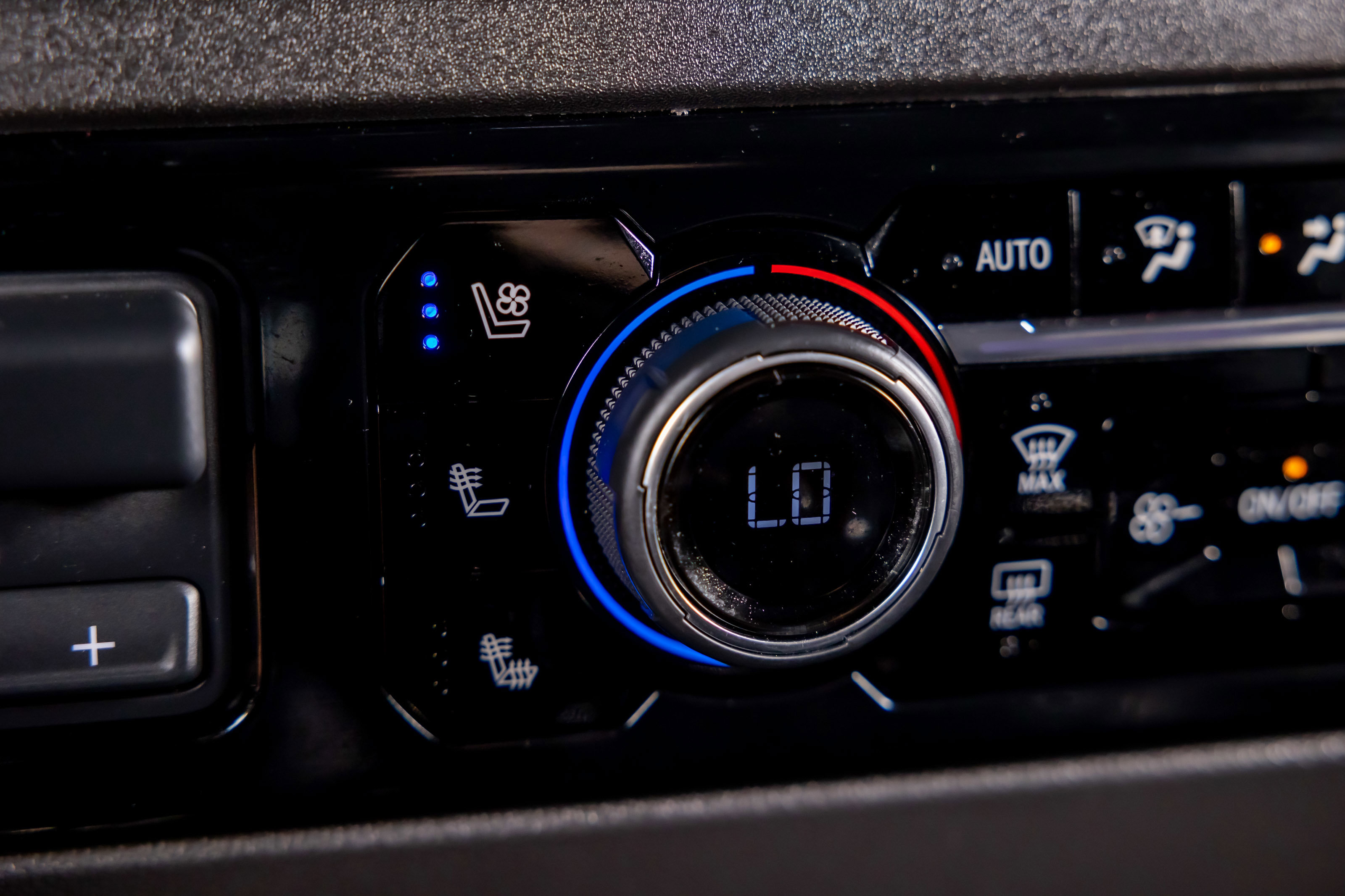 Used 2025 Chevrolet Silverado 1500 ZR2 w/ Technology Package image 15