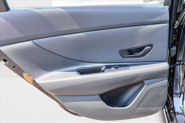 New 2025 Hyundai Elantra Limited image 23