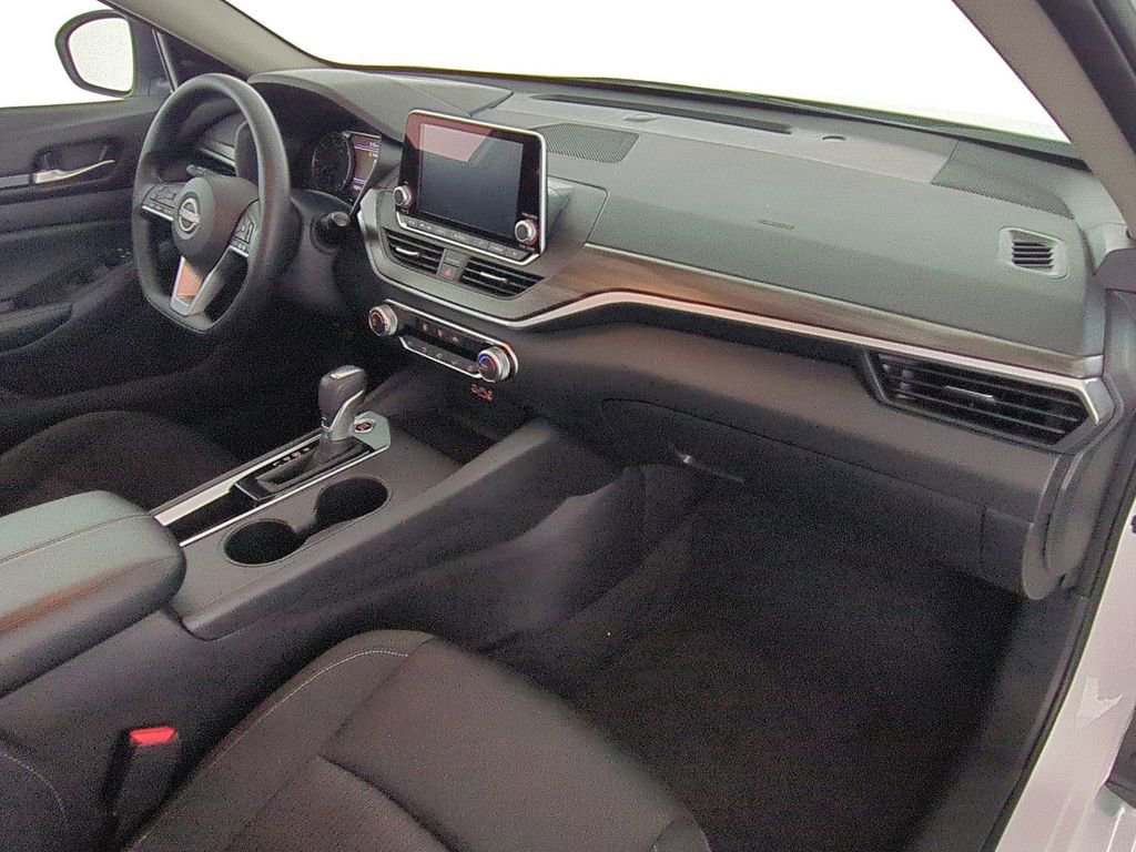 Used 2025 Nissan Altima 2.5 SV image 34