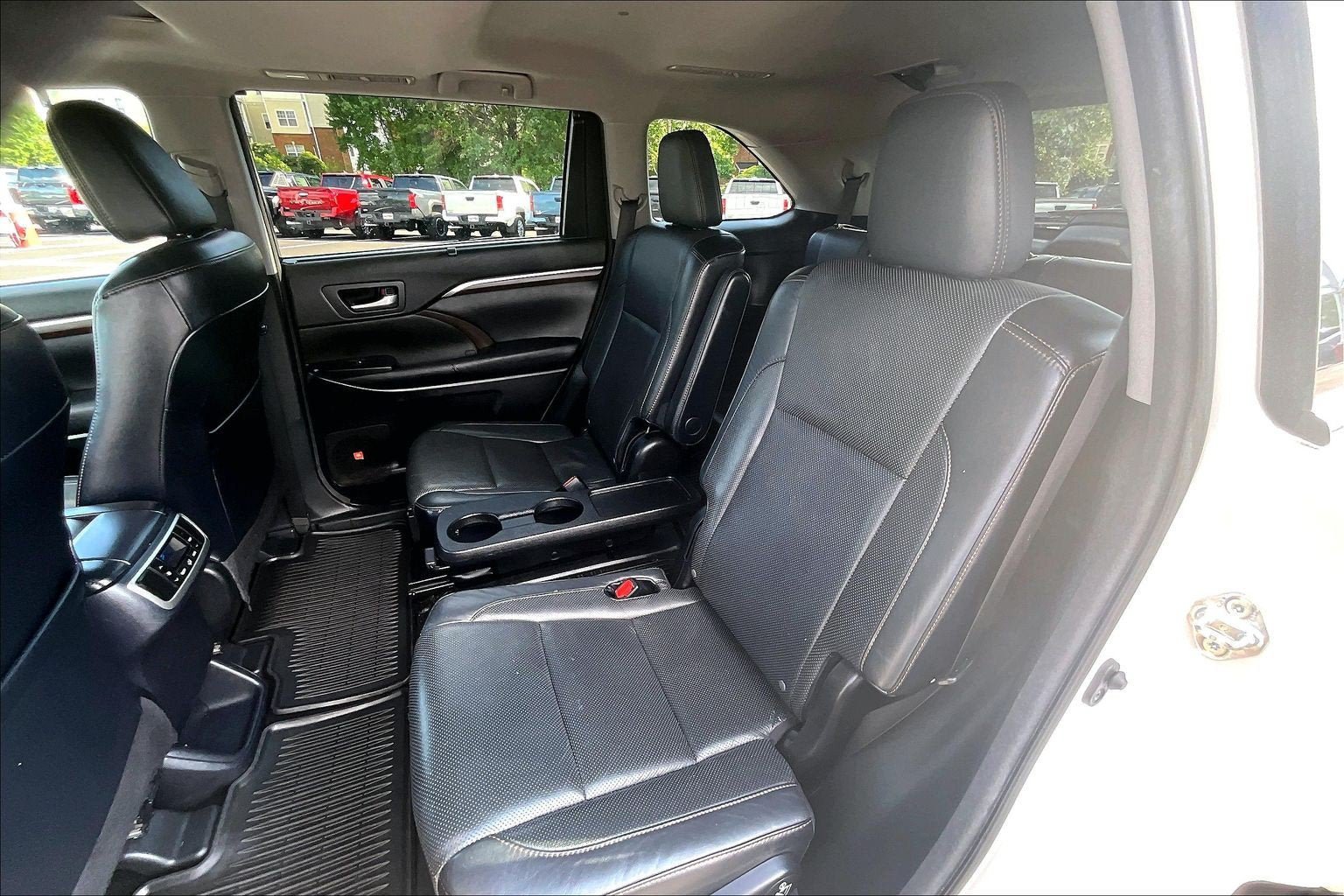 Used 2016 Toyota Highlander Limited AWD/4WD image 25