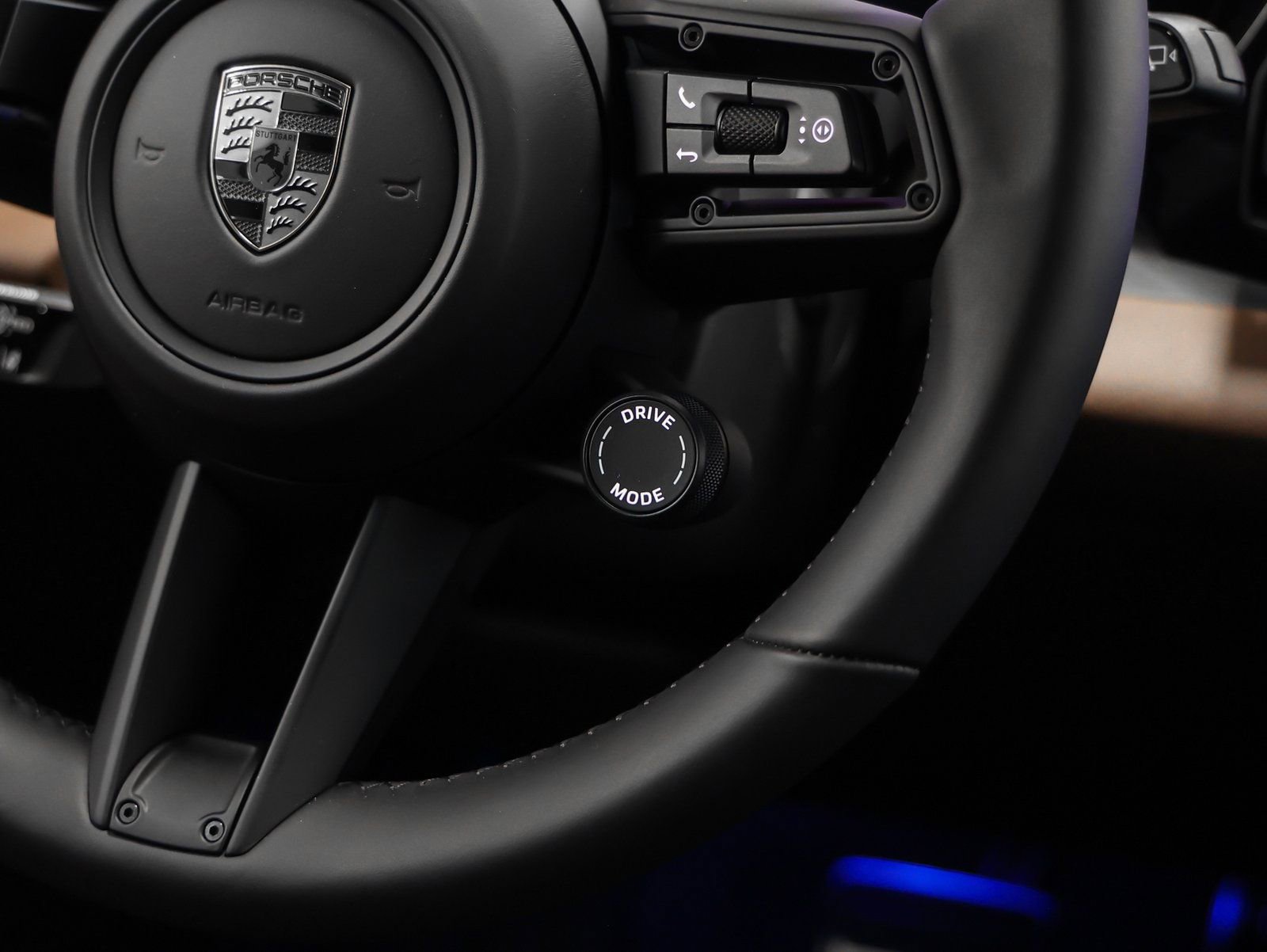 New 2025 Porsche Macan Turbo Electric image 37