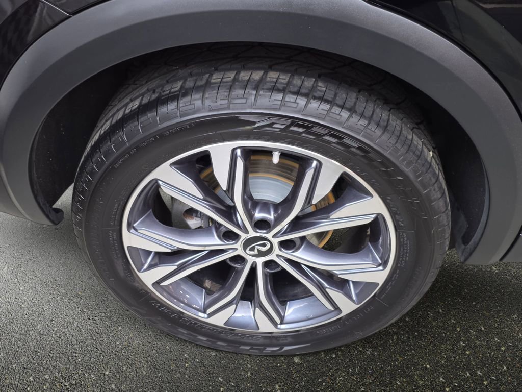 Used 2017 INFINITI QX30 AWD image 31