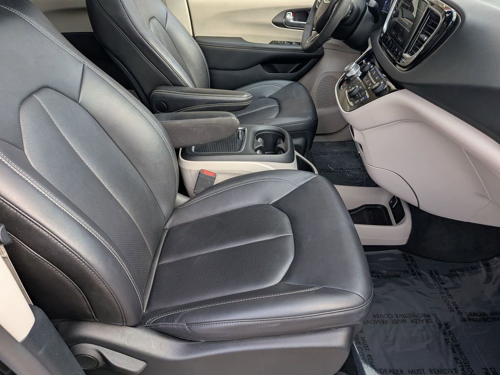 Used 2024 Chrysler Pacifica Touring-L image 27