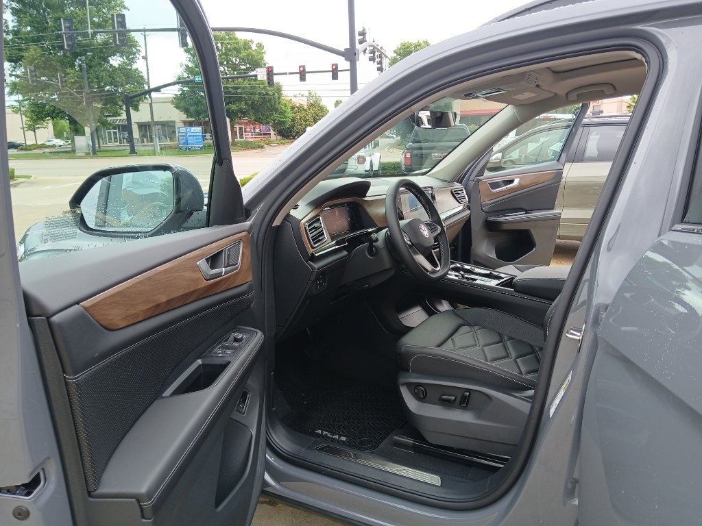 New 2026 Volkswagen Atlas SE FWD image 9