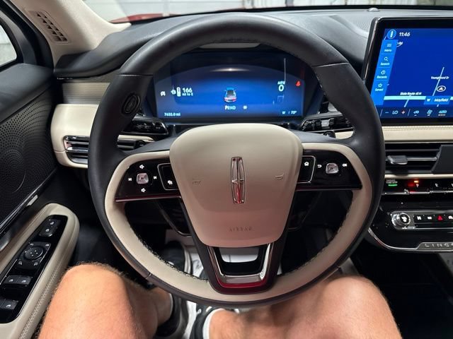 Used 2025 Lincoln Corsair AWD image 12