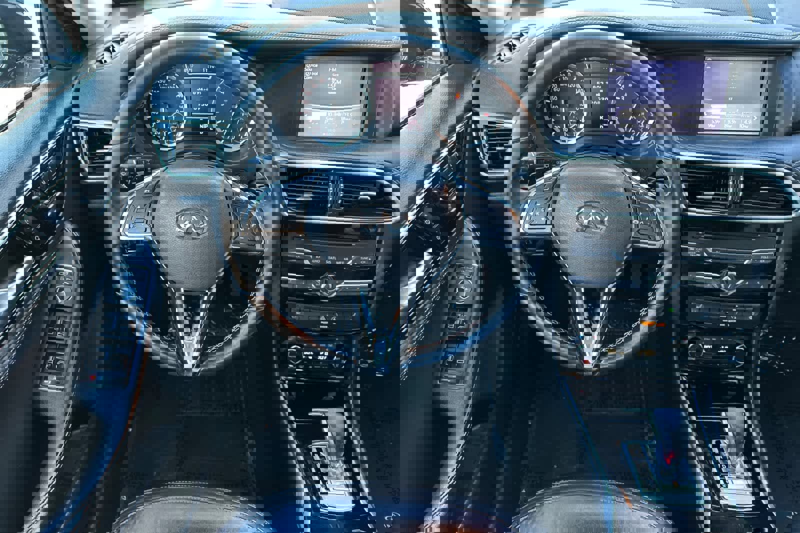 Used 2018 INFINITI QX30 Luxury image 15