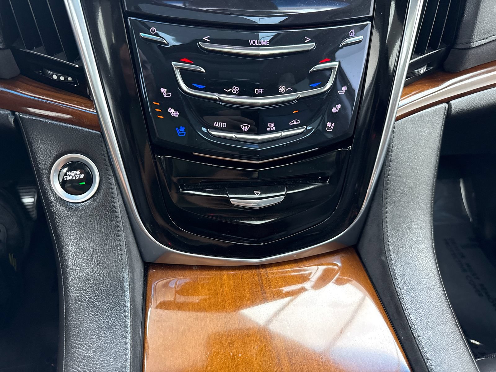 Used 2018 Cadillac Escalade Luxury AWD/4WD image 30