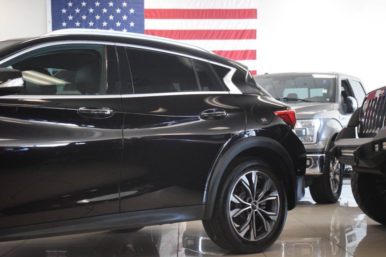 Used 2018 INFINITI QX30 Premium w/ Navigation Package AWD/4WD image 13