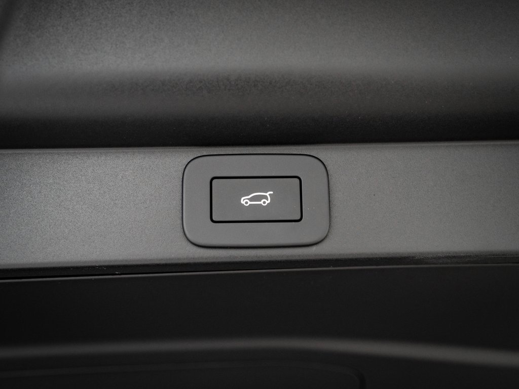 New 2026 Land Rover Range Rover SV image 22