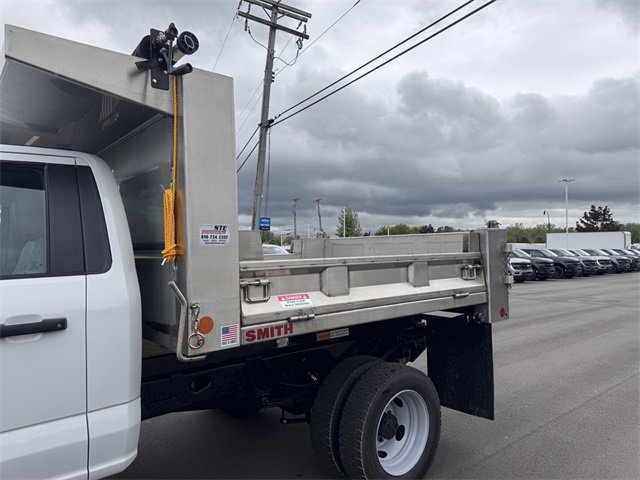 New 2025 Ford F550 4x4 Regular Cab Super Duty image 8