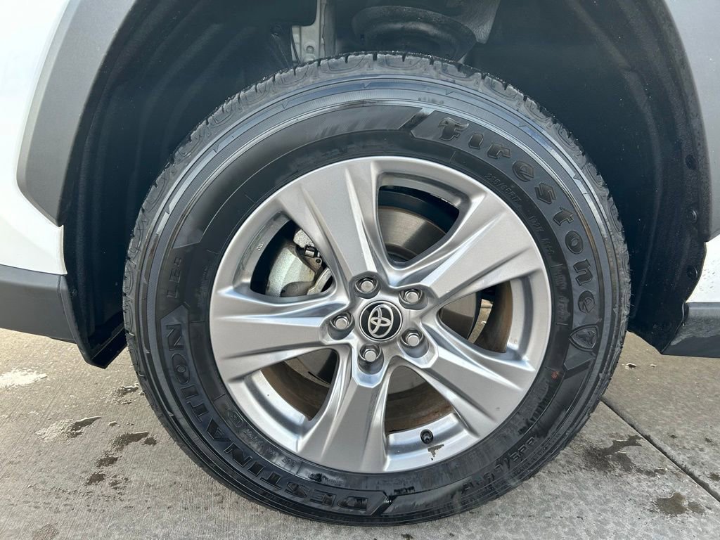 Used 2025 Toyota RAV4 XLE image 32