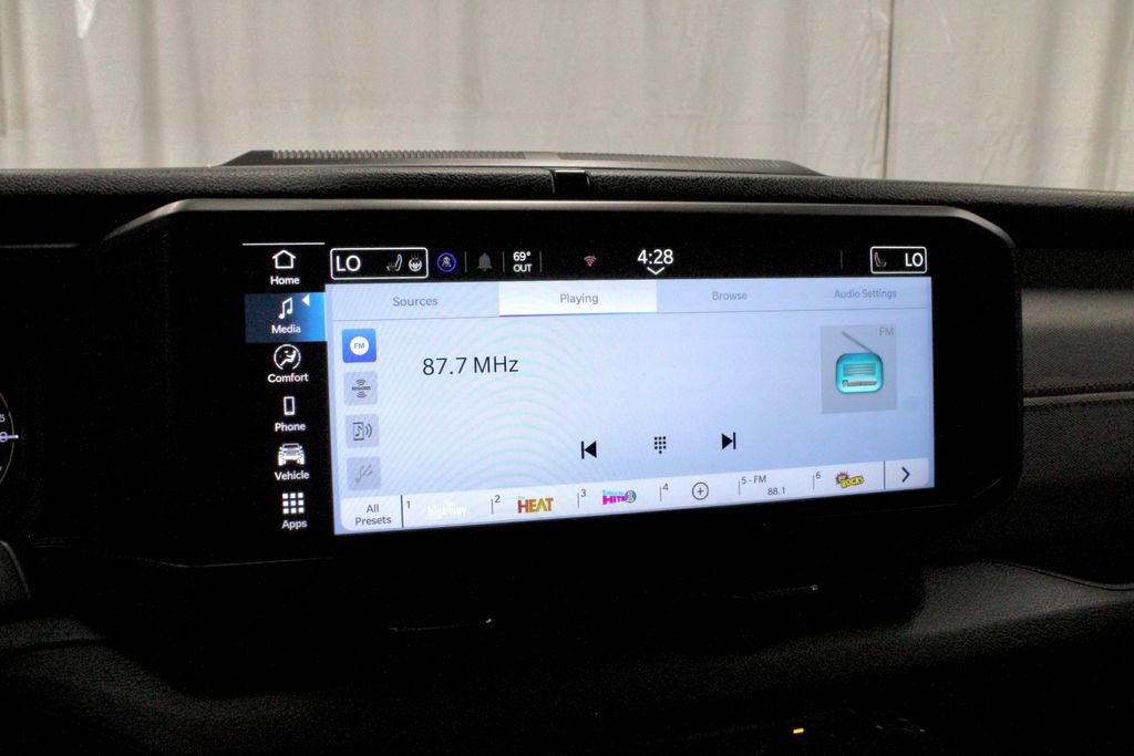 Used 2024 Jeep Wrangler Unlimited AWD/4WD image 3