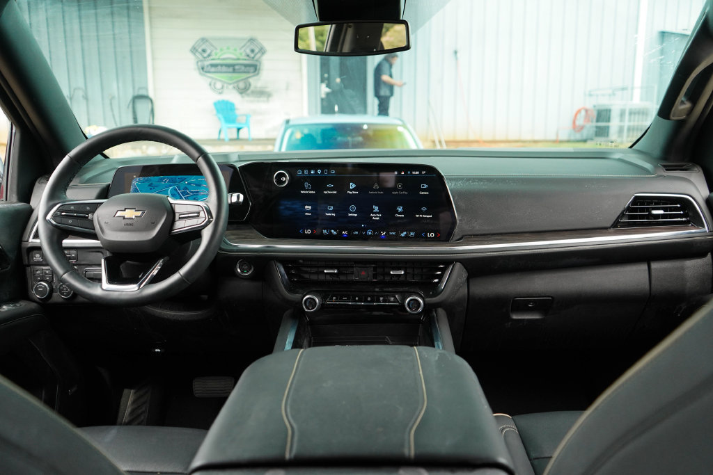 Used 2025 Chevrolet Tahoe Premier AWD/4WD image 10