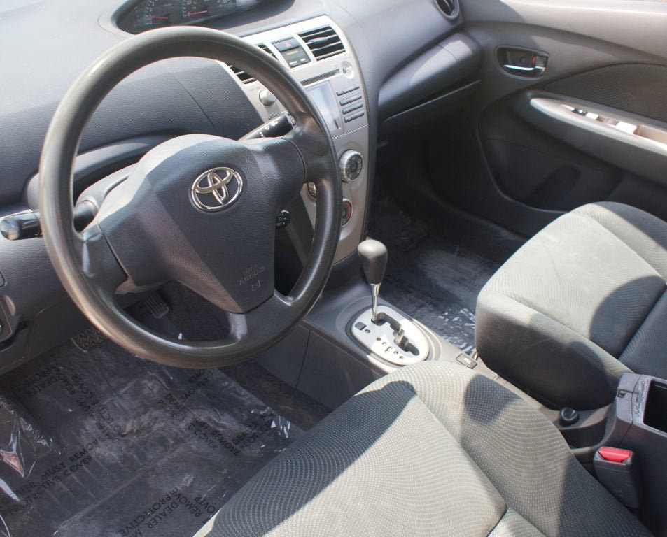 Used 2010 Toyota Yaris Sedan FWD image 9