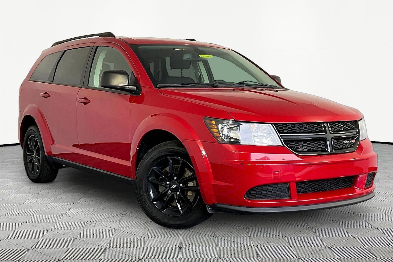Used 2020 Dodge Journey SE w/ SE Popular Equipment Group FWD image 3