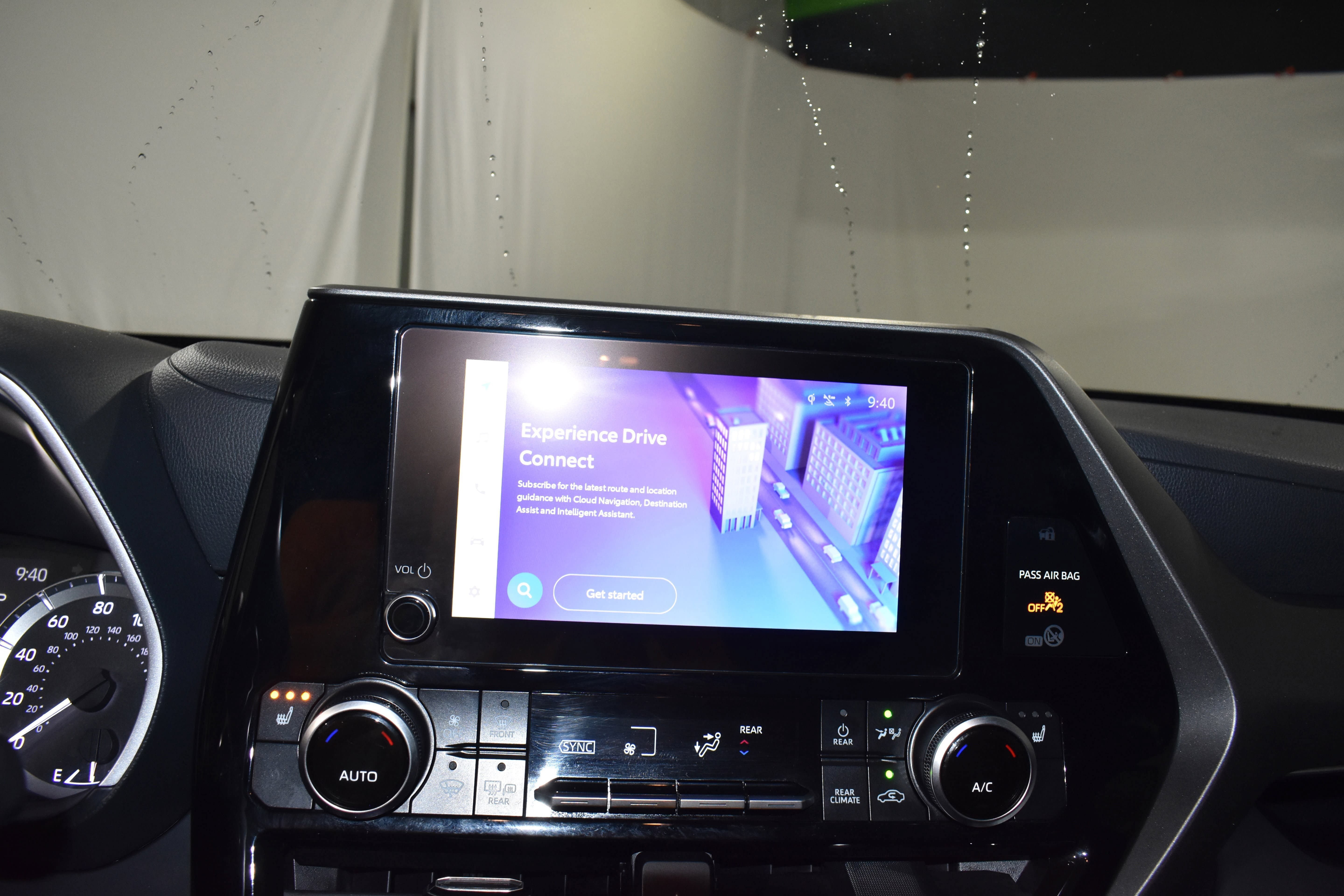 Used 2025 Toyota Highlander XLE FWD image 16