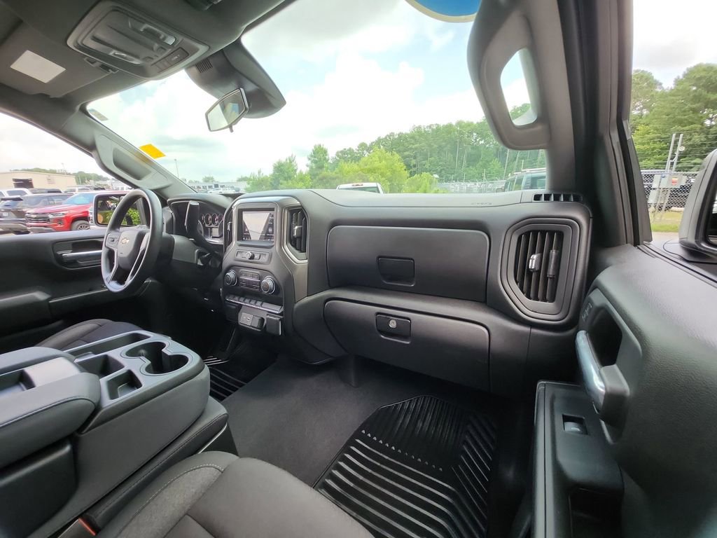 Certified 2025 Chevrolet Silverado 1500 Custom w/ Turbomax Blackout Package image 32