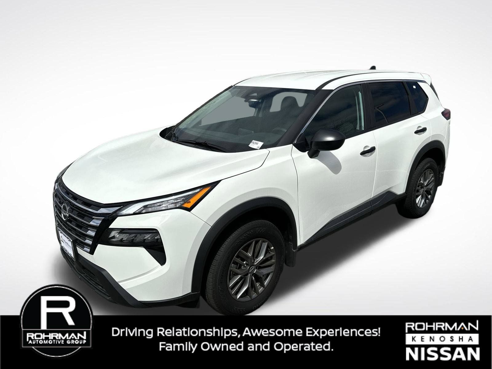 Used 2025 Nissan Rogue S AWD/4WD image 2