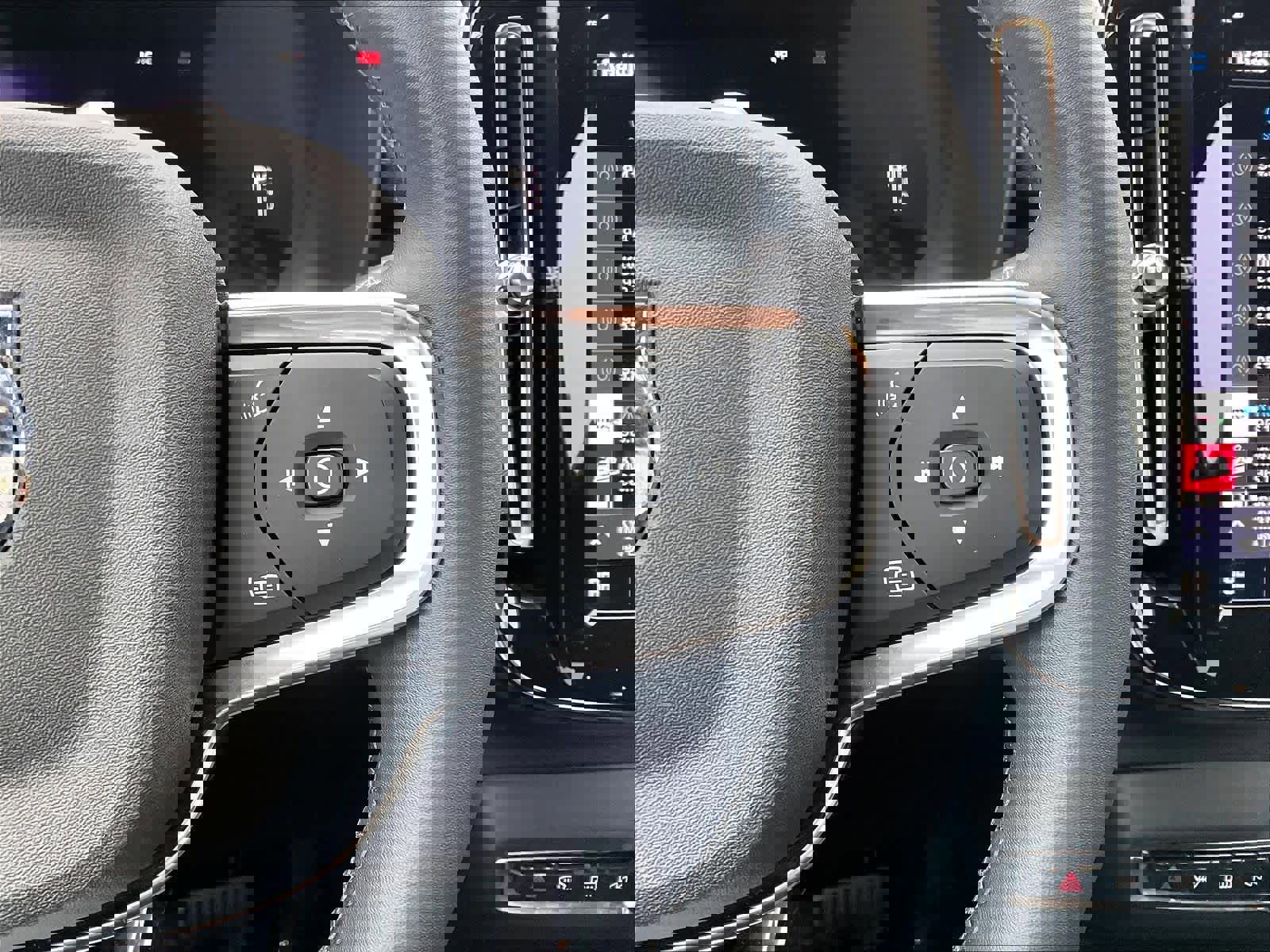 Used 2023 Volvo XC40 Recharge Ultimate image 22