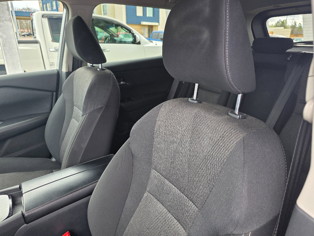 Used 2025 Nissan Rogue SV FWD image 11