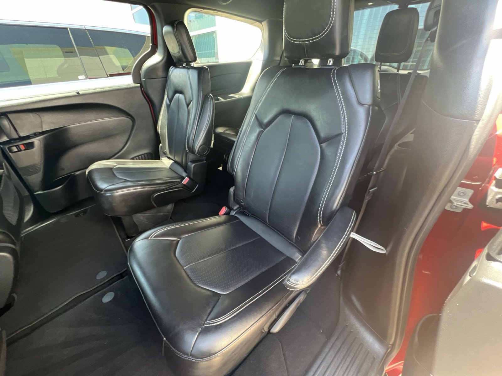 Used 2025 Chrysler Pacifica Select FWD image 32