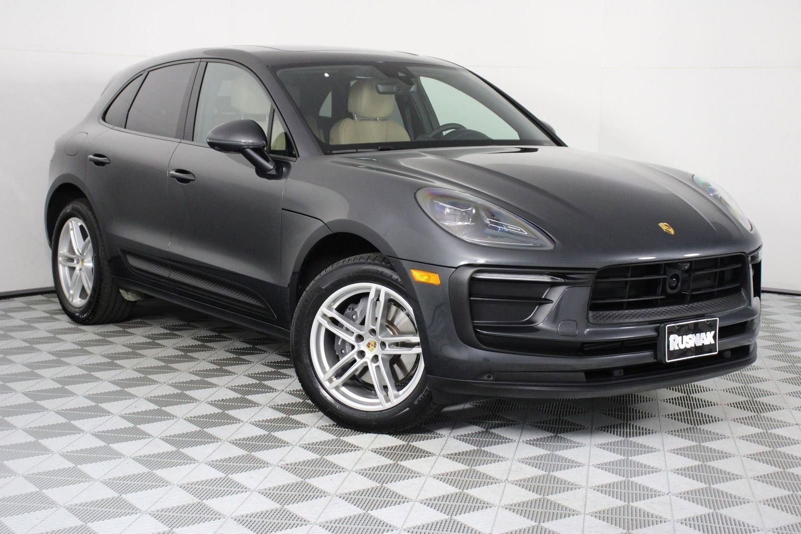 Certified 2026 Porsche Macan AWD/4WD image 9