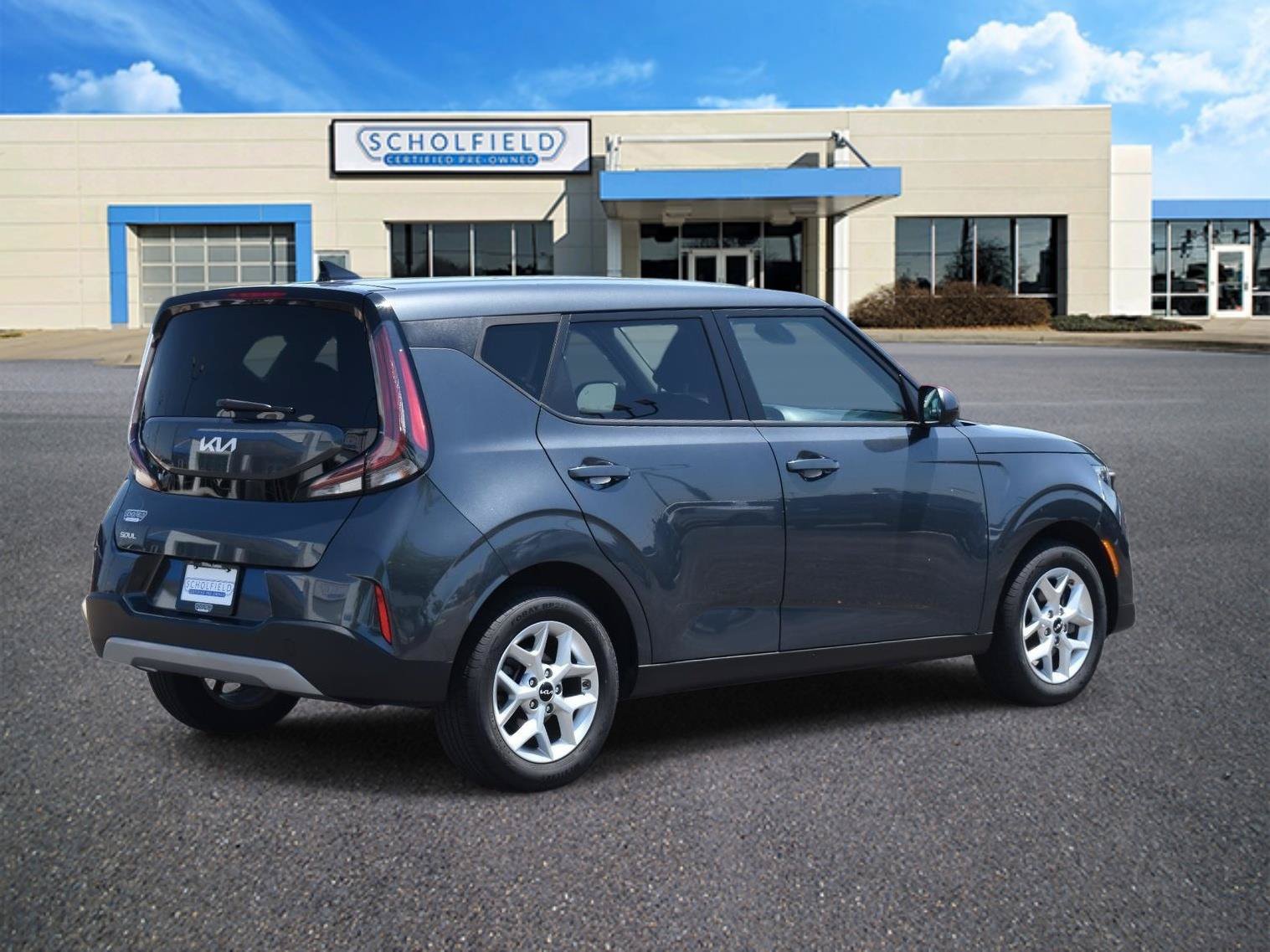Used 2024 Kia Soul LX w/ Option Group 015 FWD image 3