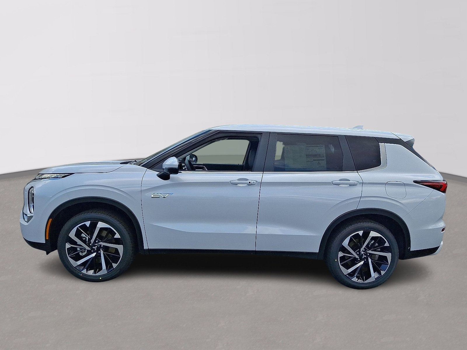 New 2025 Mitsubishi Outlander SE image 4