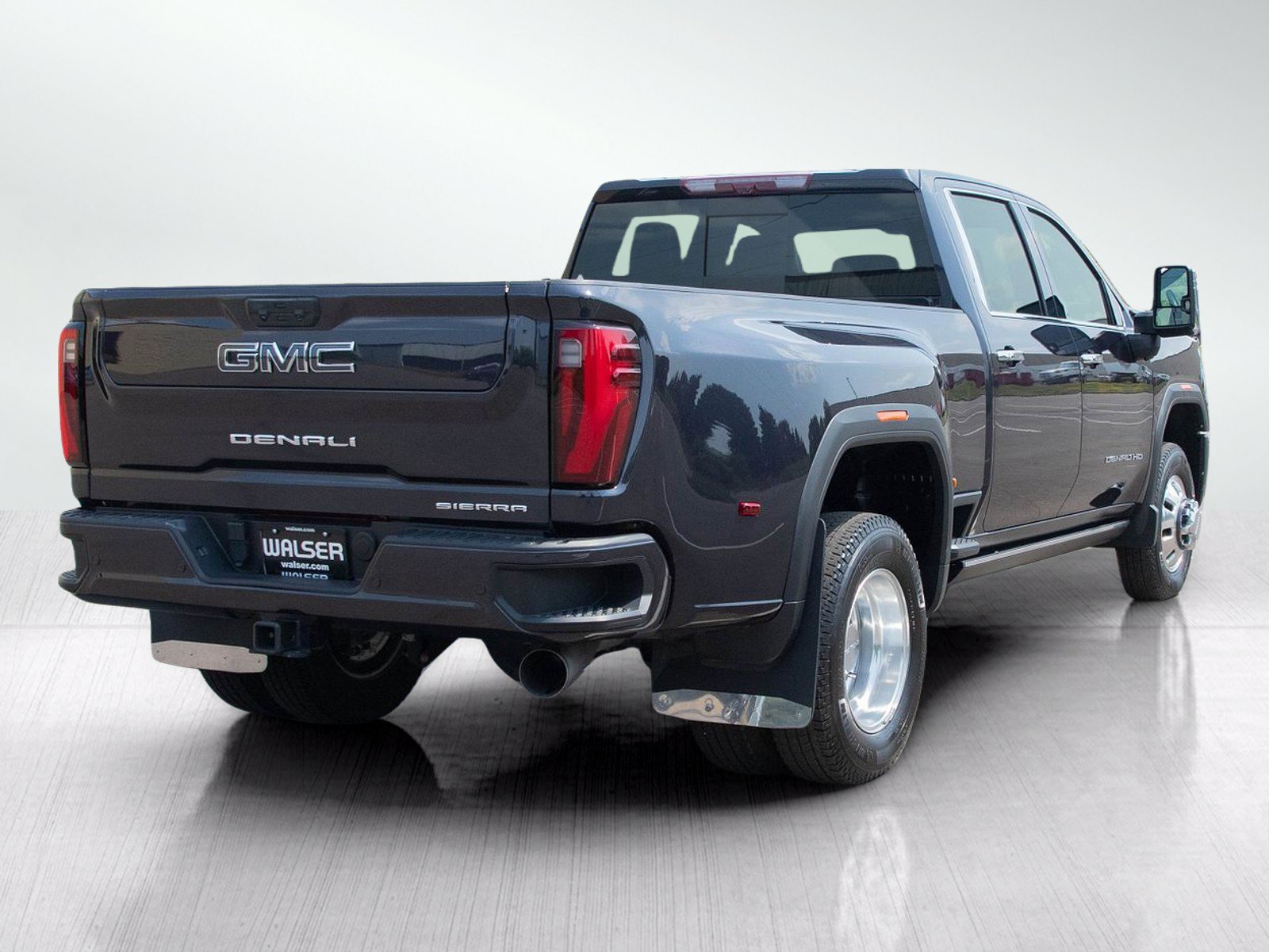 Used 2024 GMC Sierra 3500 Denali Ultimate AWD/4WD image 5