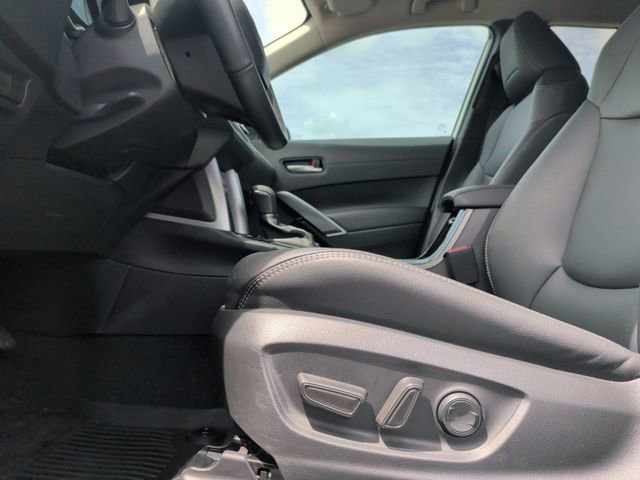 Used 2024 Toyota Corolla Cross XLE FWD image 15