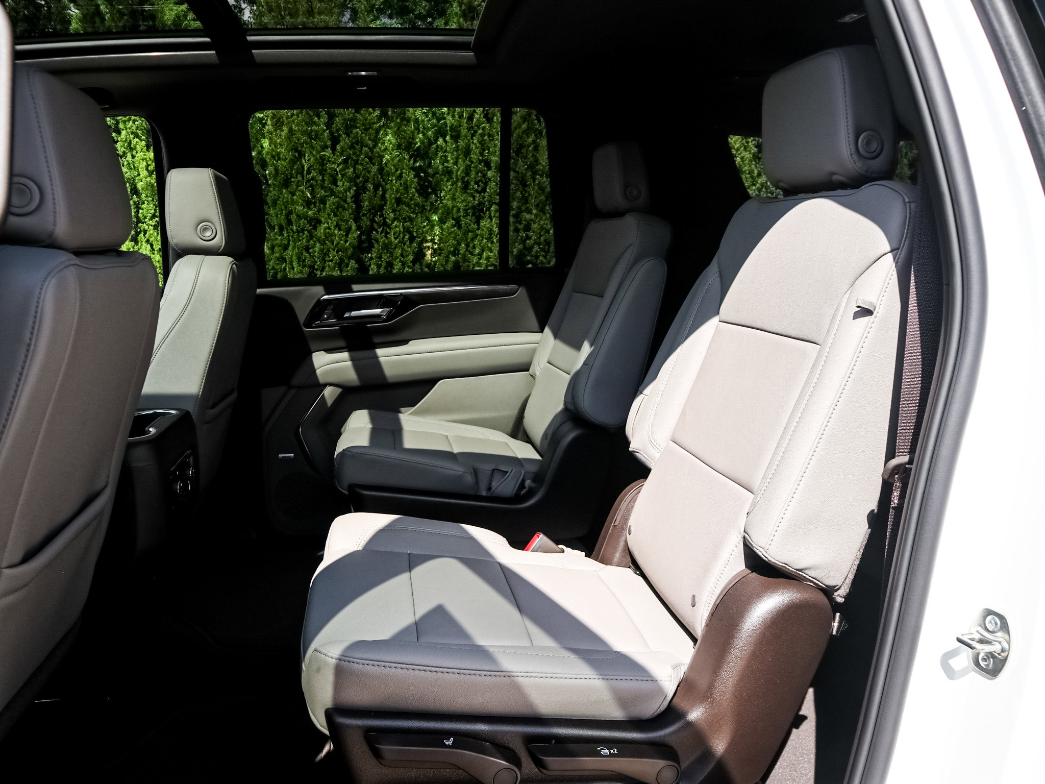 Used 2026 Chevrolet Suburban Z71 w/ Comfort Package AWD/4WD image 31
