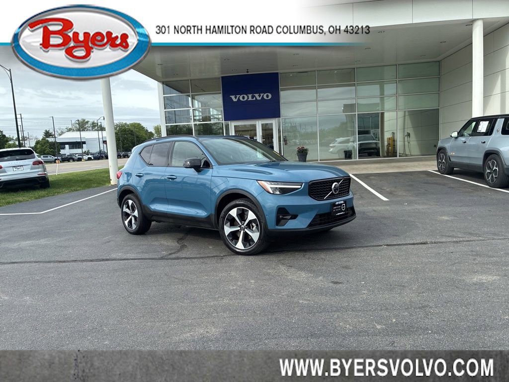 Used 2025 Volvo XC40 B5 Plus