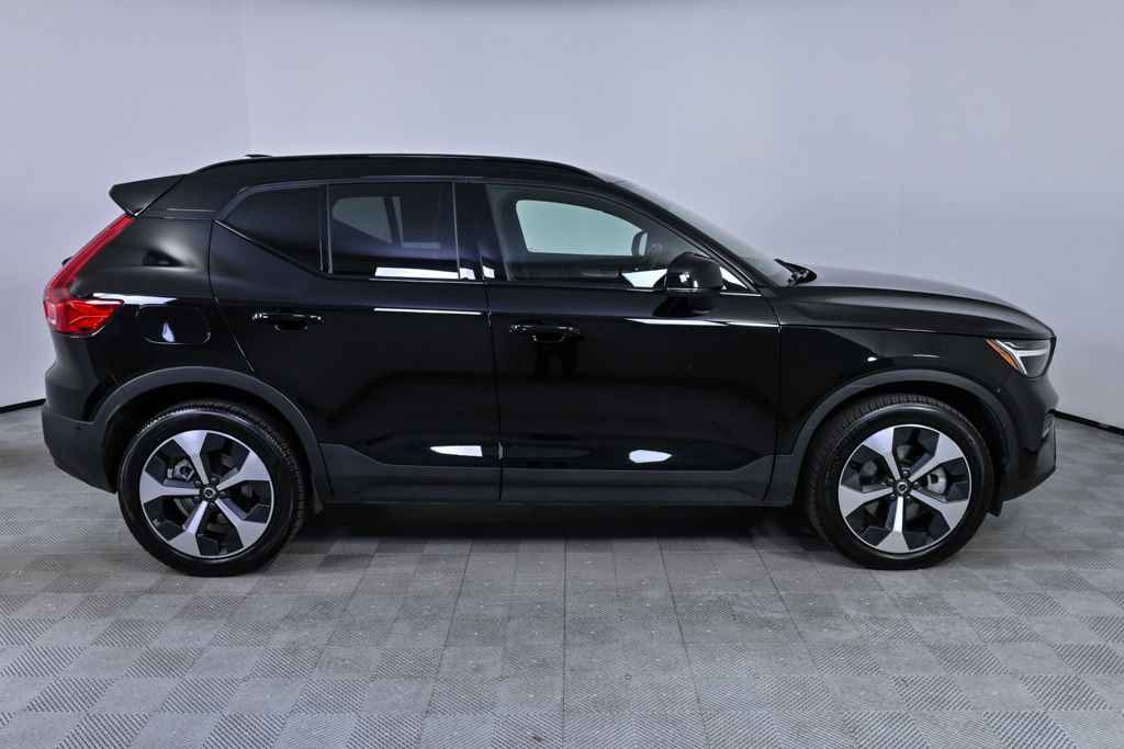 Certified 2025 Volvo XC40 B5 Plus image 28