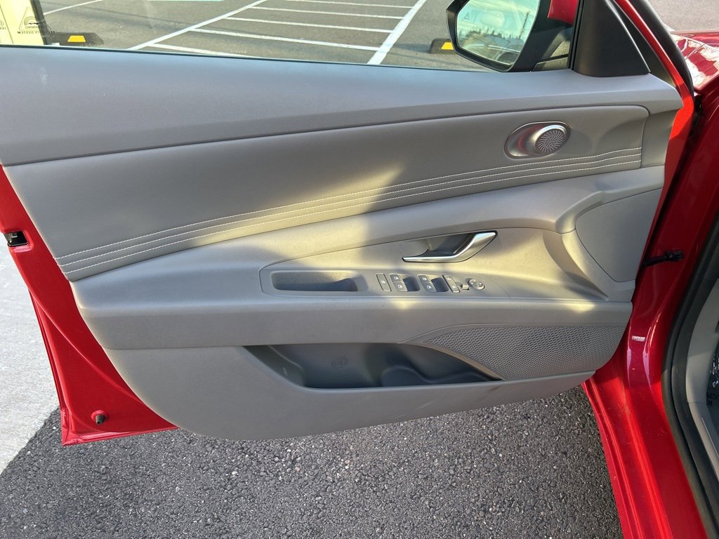 Certified 2021 Hyundai Elantra SEL w/ Convenience Package image 24