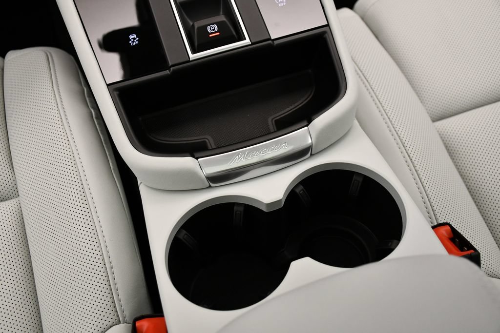 Certified 2026 Porsche Macan Turbo AWD/4WD image 34
