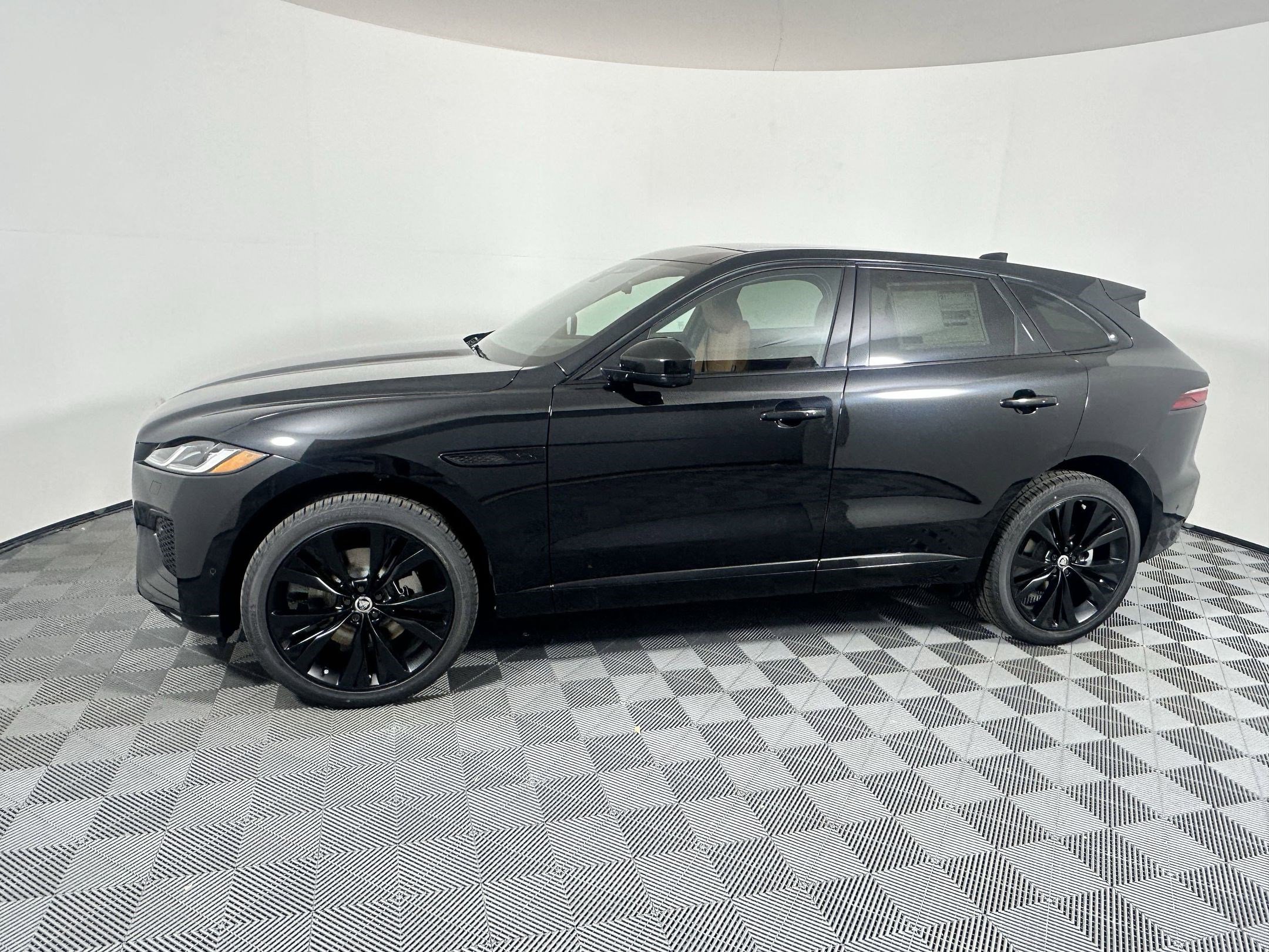 Used 2026 Jaguar F-PACE R-Dynamic S AWD/4WD image 2