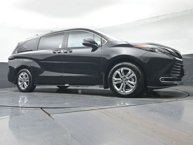 Certified 2024 Toyota Sienna Platinum image 46