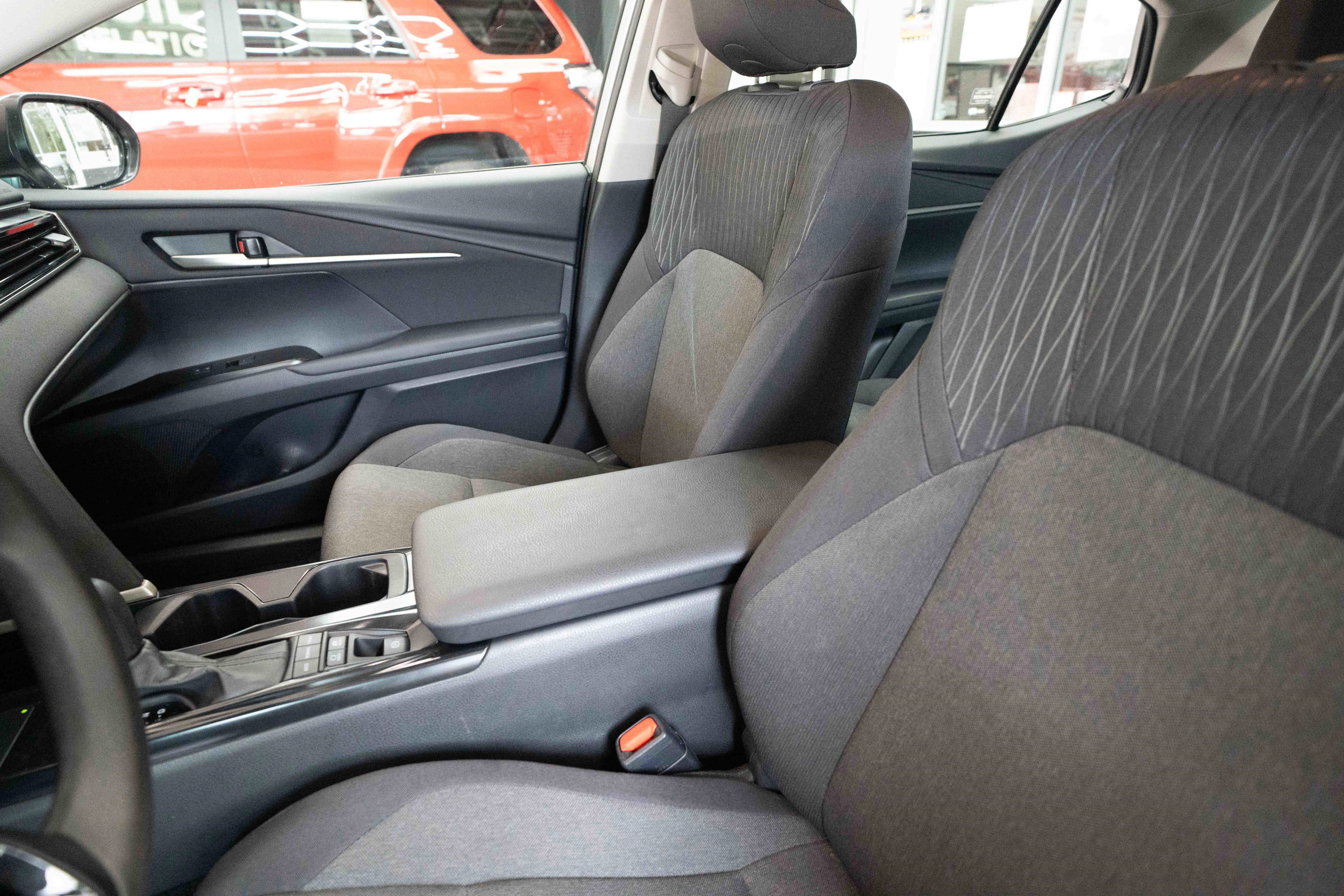 Used 2025 Toyota Camry LE FWD image 10