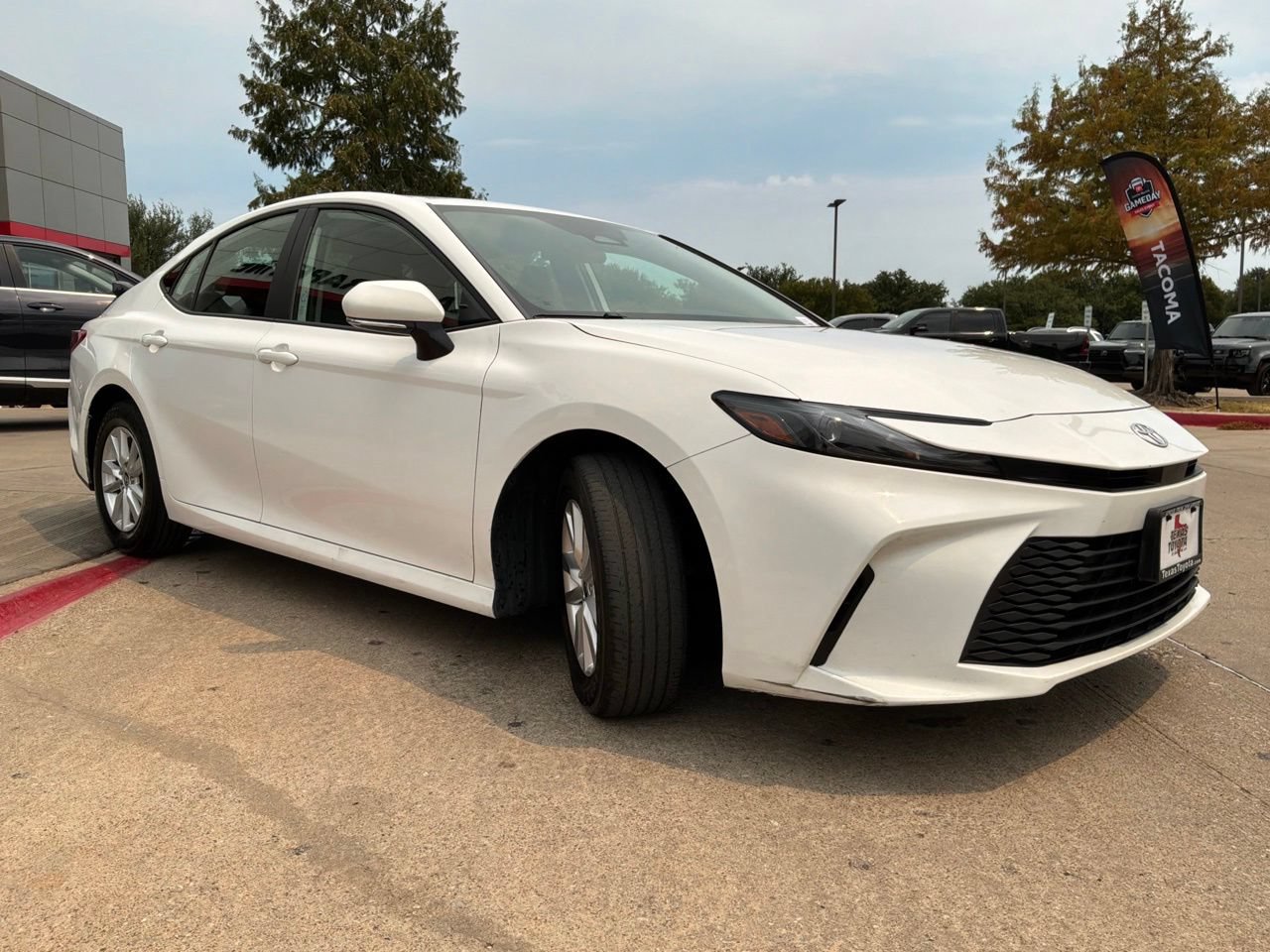 Used 2025 Toyota Camry LE FWD image 4