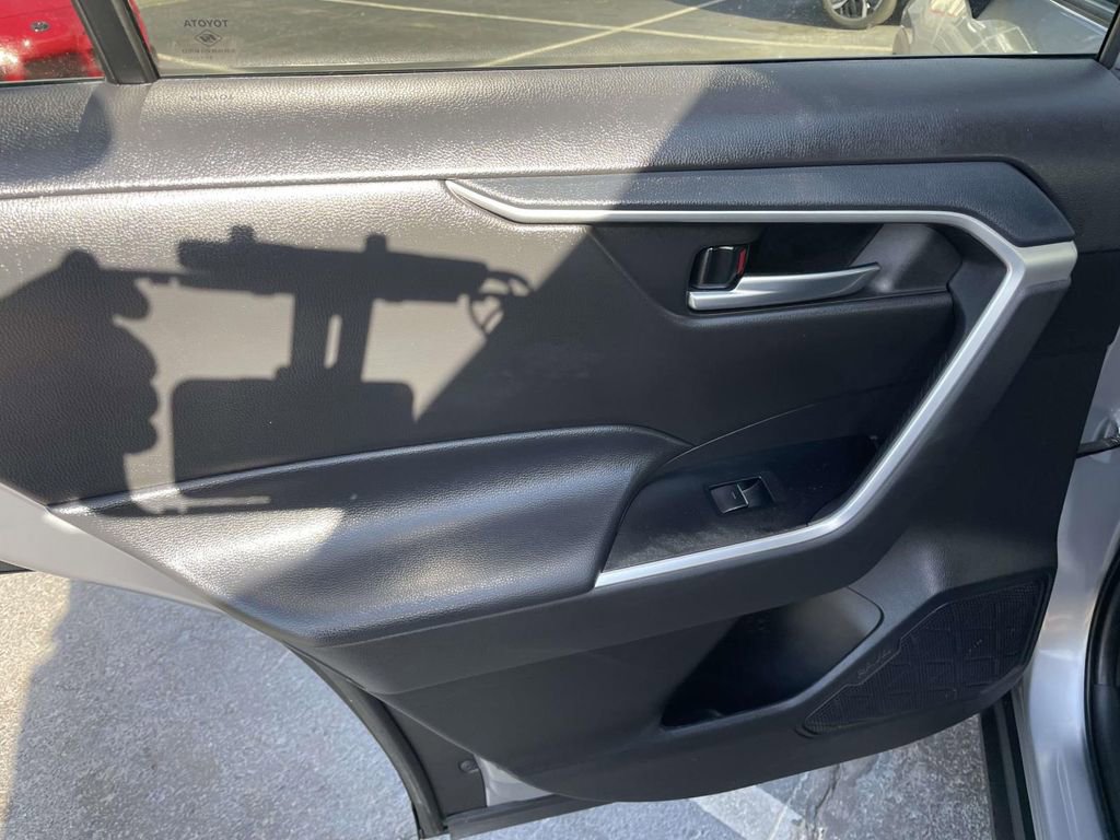 Used 2025 Toyota RAV4 XLE image 22