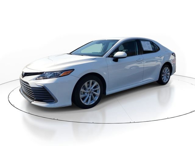 Used 2024 Toyota Camry LE image 4