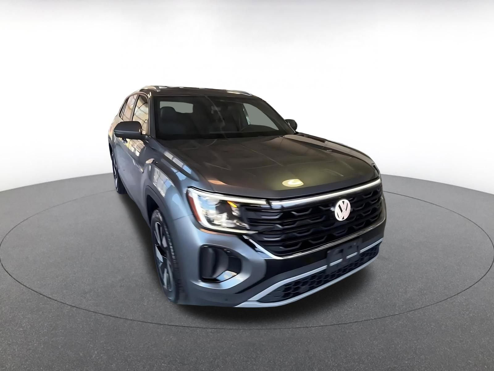 Used 2025 Volkswagen Atlas Cross Sport SE image 5