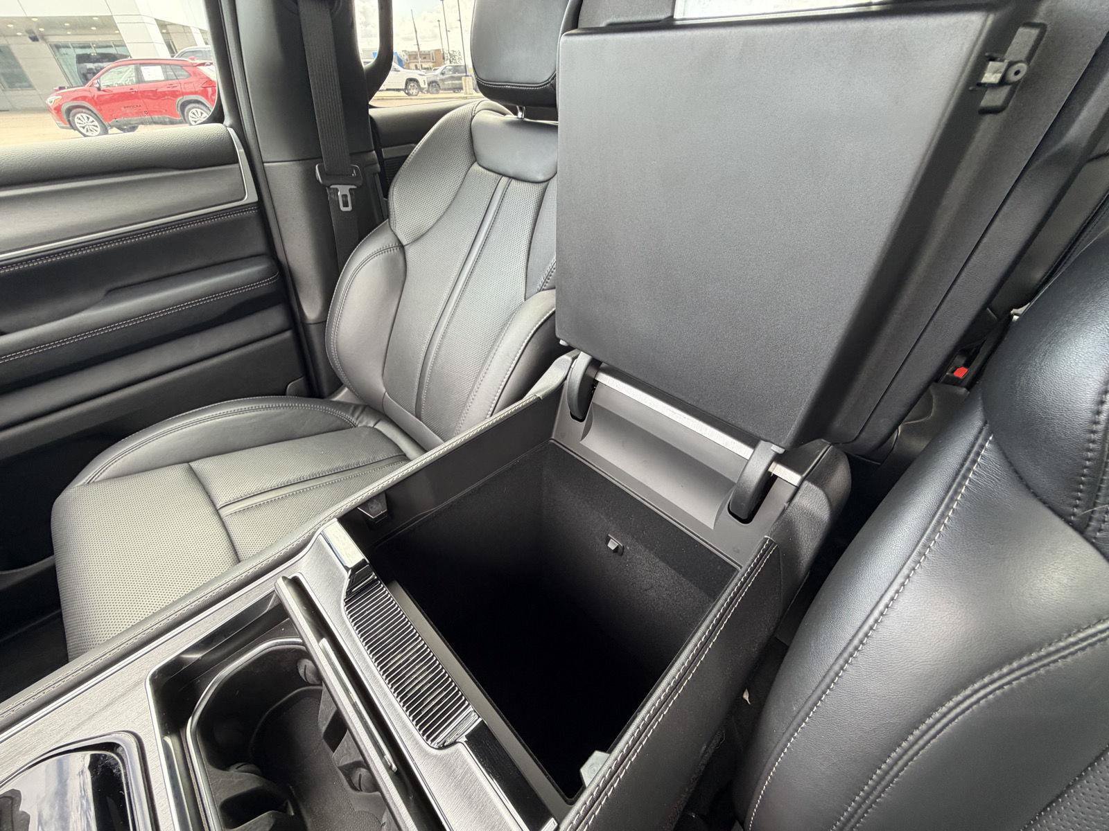 Certified 2025 Jeep Wagoneer Series II w/ 8-Passenger Seating Package AWD/4WD image 14