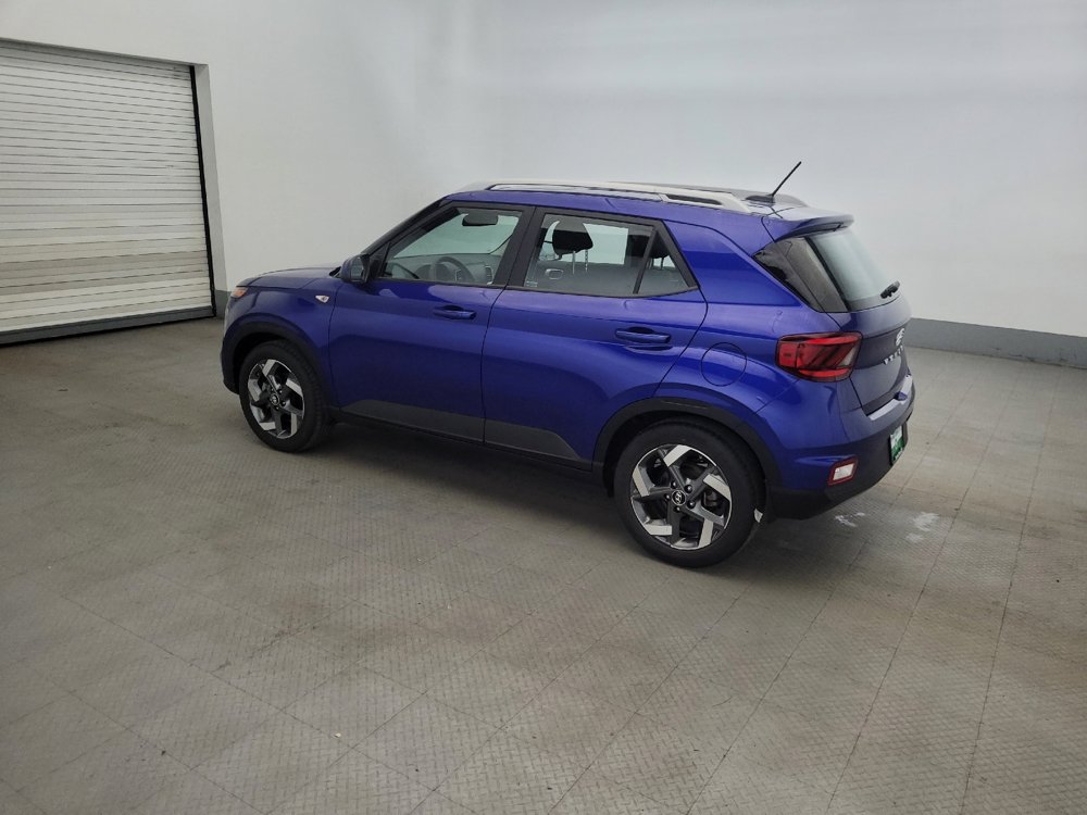 Used 2024 Hyundai Venue SEL FWD image 3