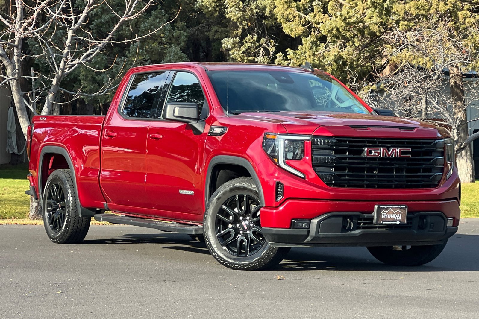 Used 2022 GMC Sierra 1500 Elevation image 2