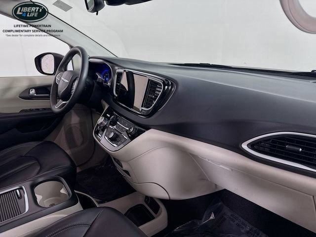 Used 2023 Chrysler Pacifica Touring-L image 29