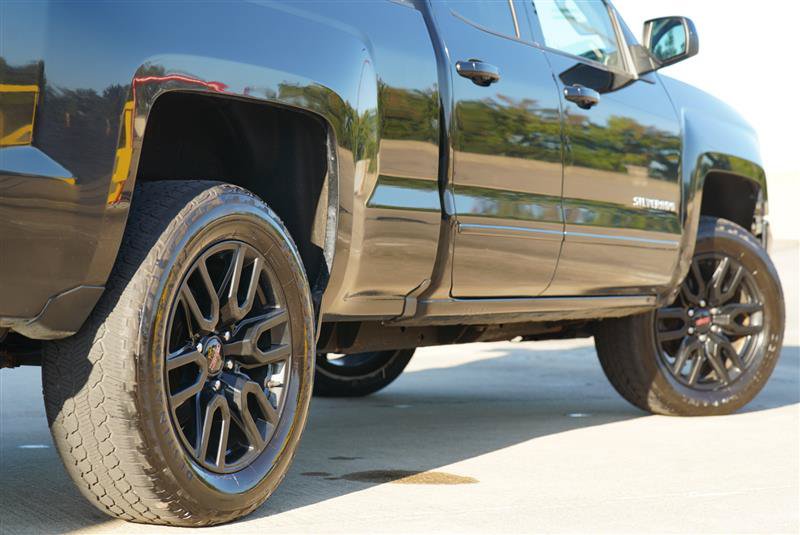 Used 2018 Chevrolet Silverado 1500 LT w/ All Star Edition AWD/4WD image 17